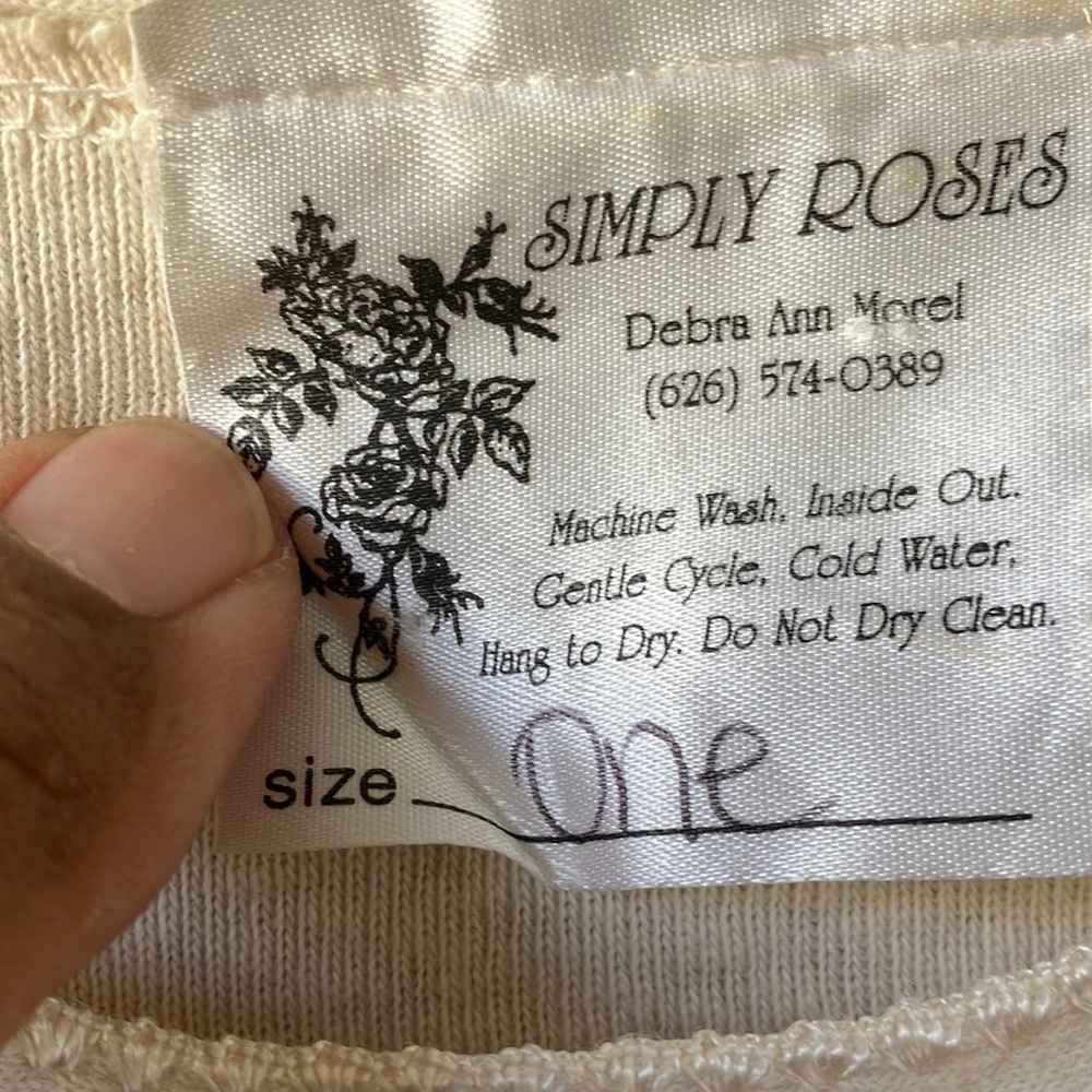 FINAL MARKDOWN Simply Roses Cream Top osfm - Picture 2 of 9
